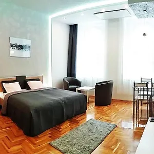 Unique Town Apartment. Clear Comfort. Budapest